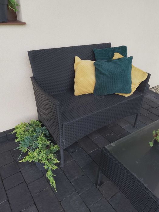 Zestaw mebli do ogrodu i na taras stolik i sofa