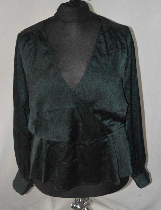 Satynowa bluzka z baskinką New Look curves 50