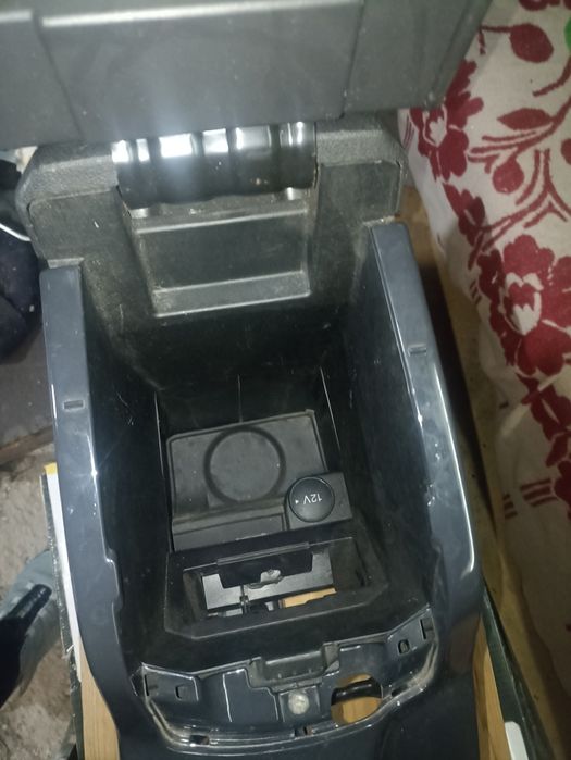 Підлокітник, консоль C-MAX mk 2