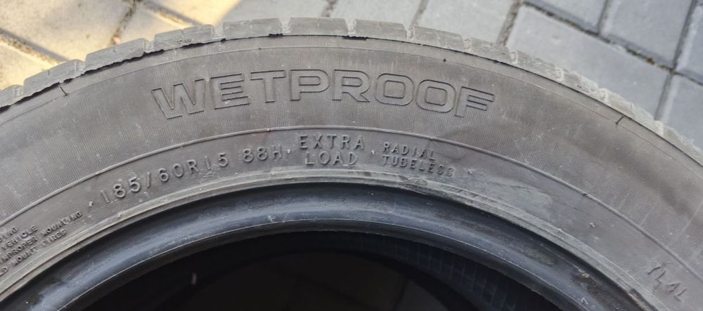 opony letnie Nokian 185/60 R15 – bieżnik 6,5 mm