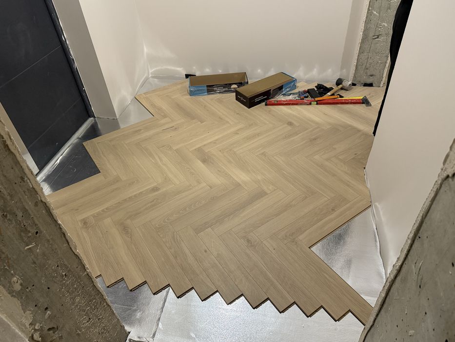 WYKOŃCZENIA | Drzwi wewnetrzne | Panele podlogowe | Wykończenia ścian