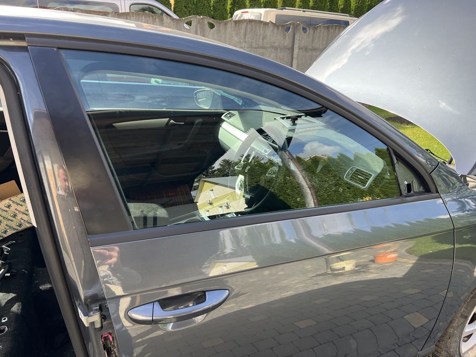 LK7X передня права дверка передні праві двері VW Passat B7 Європа