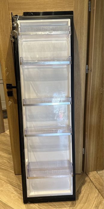 Drzwi czarne szklane do lodówki beko