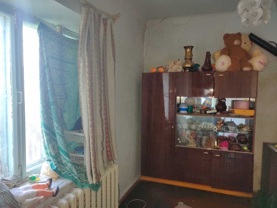 Продам частину будинка в районі зупинки Расвєт