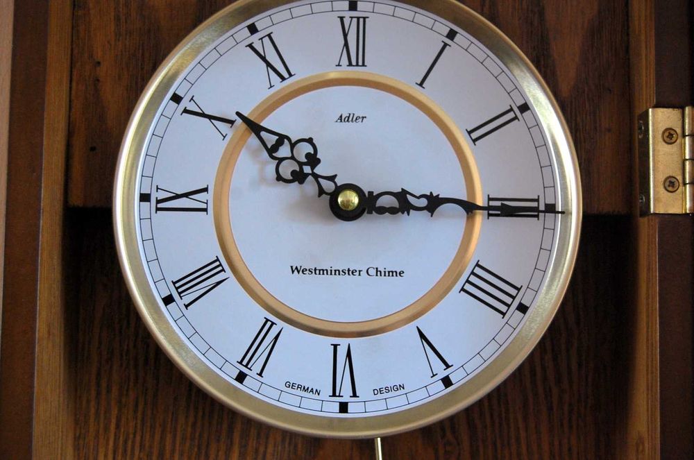 Drewniany zegar wiszący, ścienny Adler Westminster Chime.