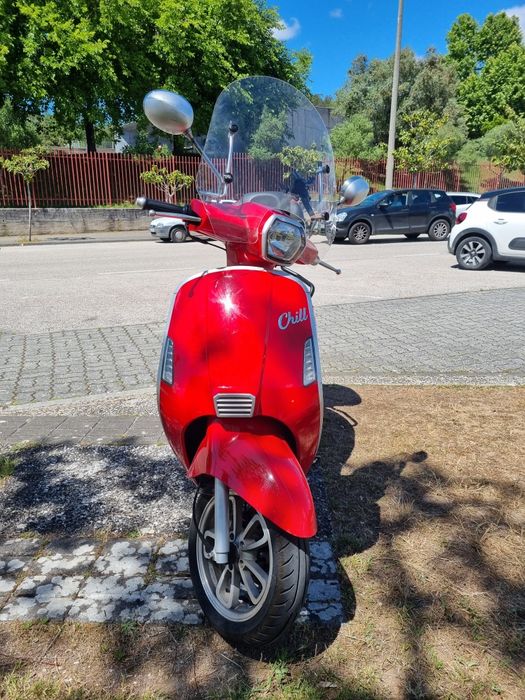 Scooter UM Chill 125 – Estilo, economia e liberdade!