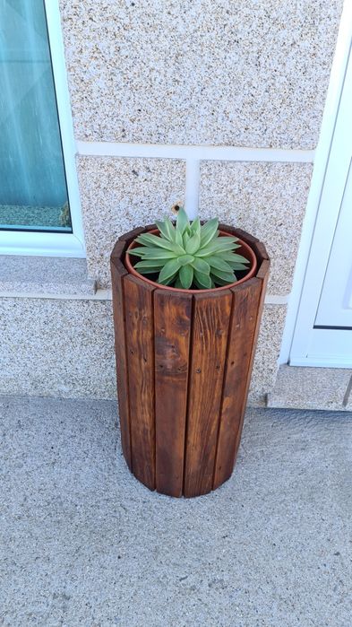 Vasos e canteiro de jardim / Decoração