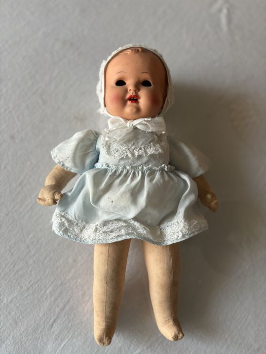 Boneca antiga com corpo em pano e cabeça em celuloide Tartaruga.