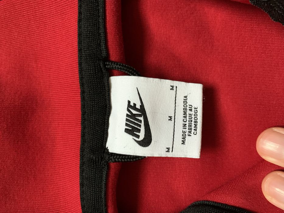 Nike Tech Fleece. M-L