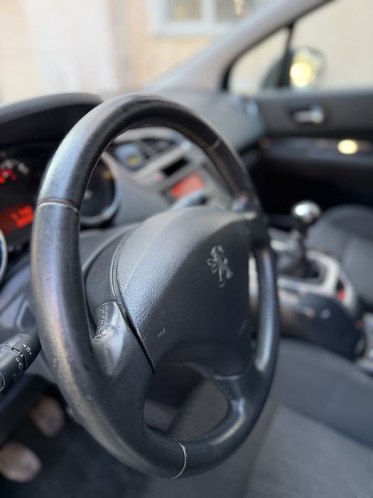 Пежо 5008 - 7 Мість