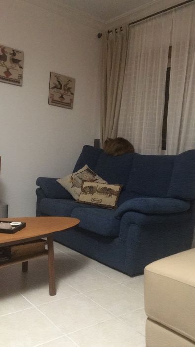 Sofá  em tecido muito confortável.