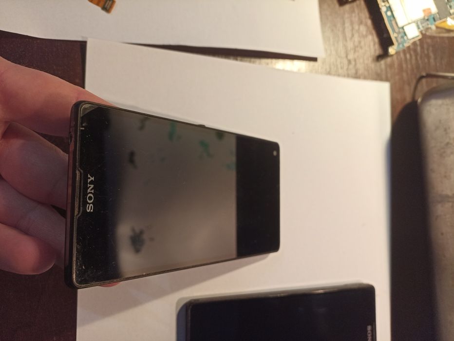 Запчастини на xperia zl