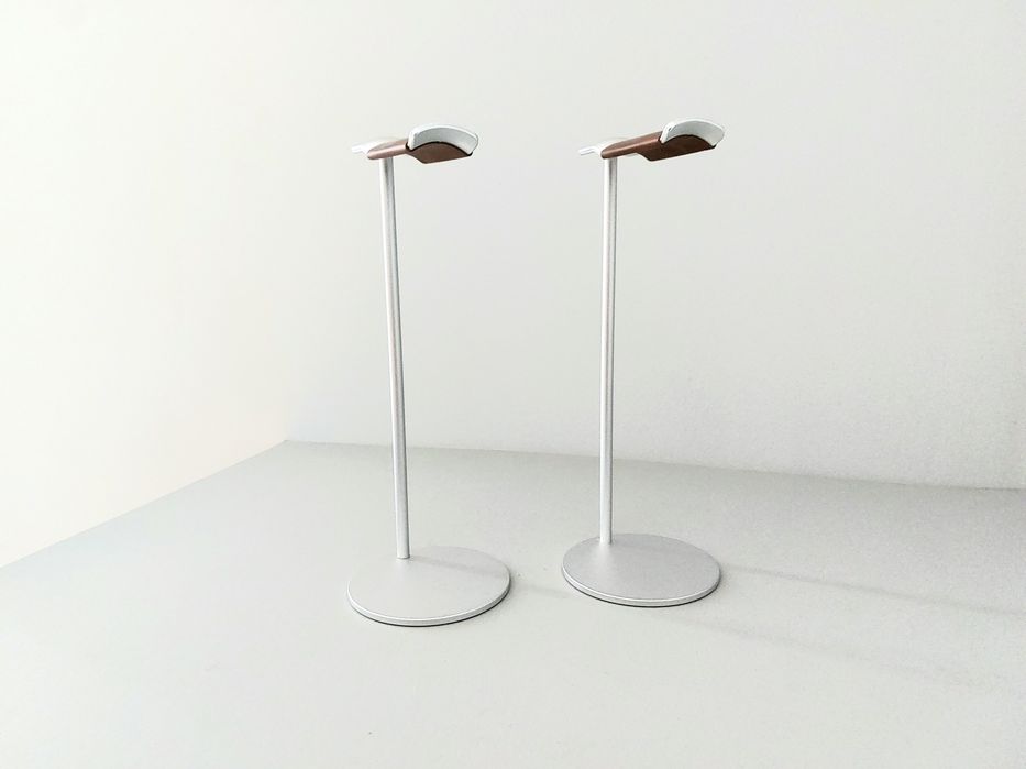 Підставки для навушників (є 2 шт.)