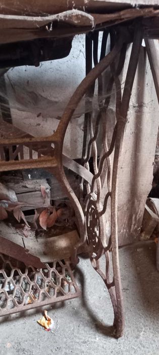 Mesa singer (base em ferro)