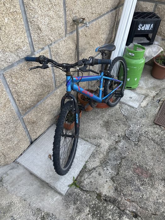 Bicicleta usada em razoavel estado