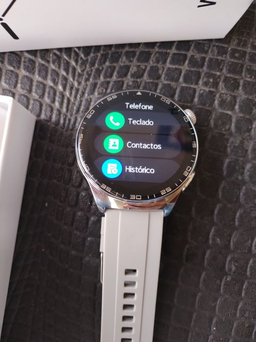 Smartwatch novo a estrear com duas pulseiras