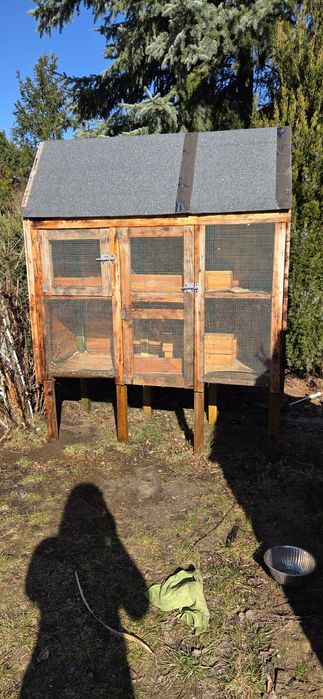 Drewniana klatka dla królika