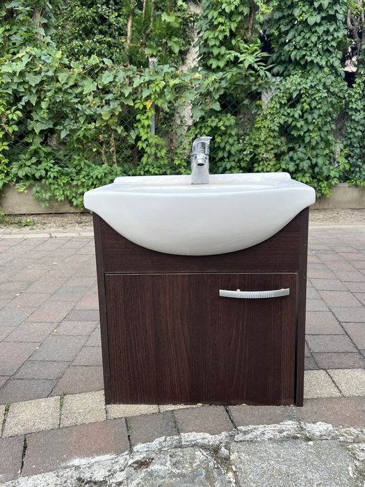 Zestaw  WC szafka łazienkowa wraz z umywalką i baterią
