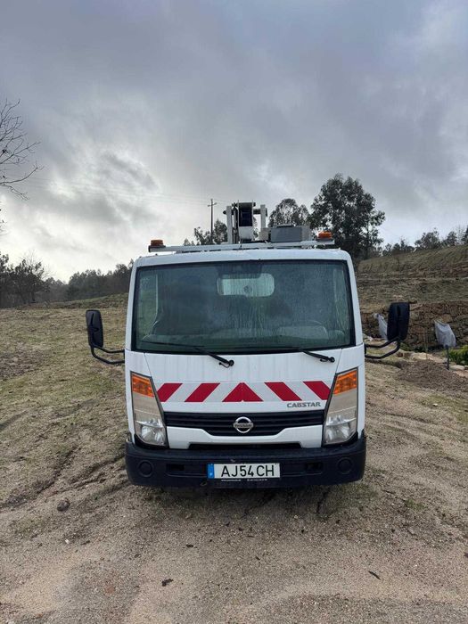 Carrinha com plataforma elevatória