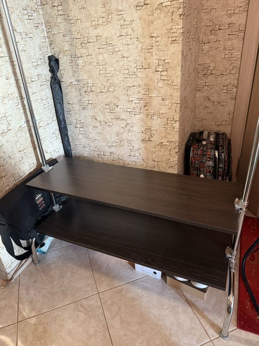 Терміново!!!Металева вішалка для одягу з двома полицями