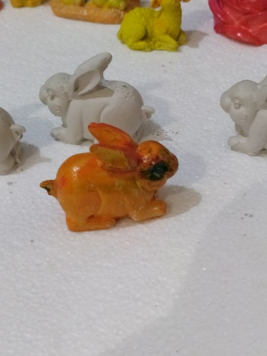 Królik , figurka do samodzielnego pomalowania.
Rozmiar: wysokość 4cm,