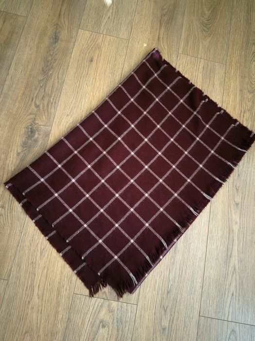 Жіночий шарф в клітинку