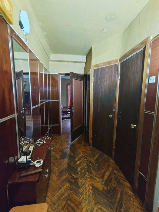 Жуля Верна вул. 13, 2 кімнати в 3-х кімнатній квартирі.