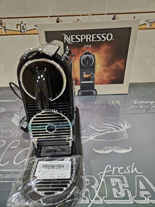 Máquina de café Nespresso citz preta nova com 3 anos de garantia