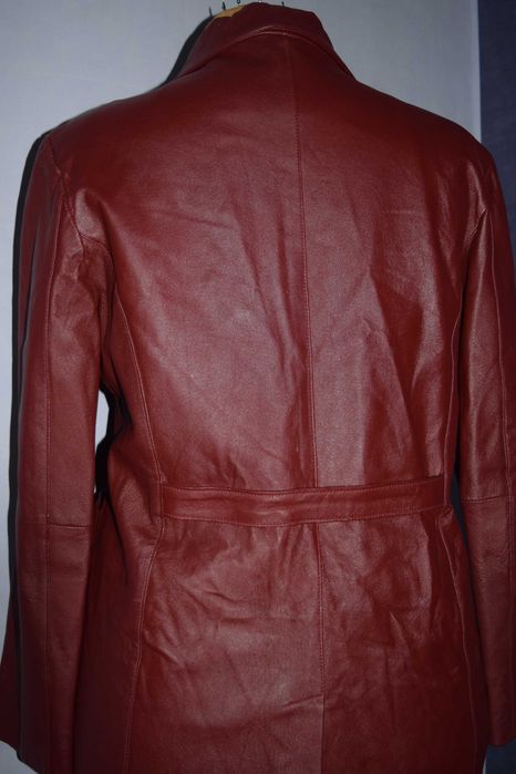 Modern Piękny płaszcz skórzany burgundowy_44