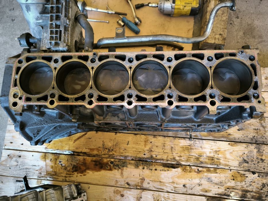 Mercedes silnik 2.8 m104 części