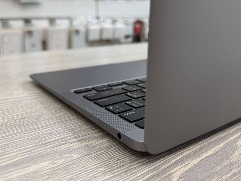 MacBook Air 13  M1 / RAM 8 / SSD 256 GB / Space Grey / 2020