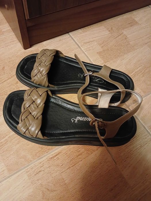 Босоніжки ,шкіряні