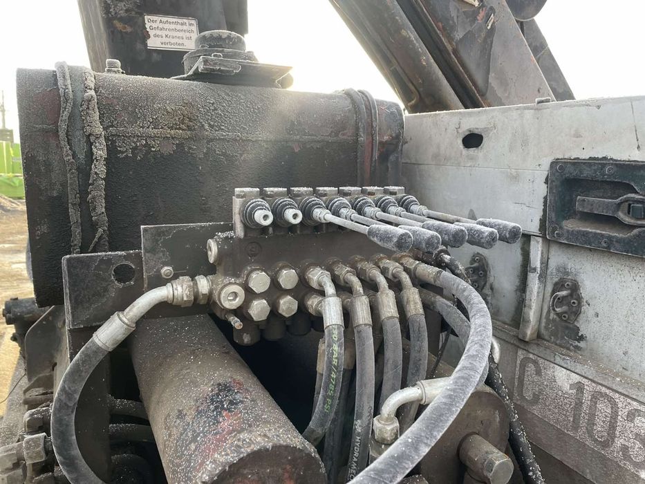 Продам кран маніпуляторв хорошому стані