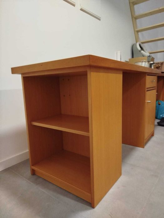 Secretária de contraplacado de tola (madeira maçiça)