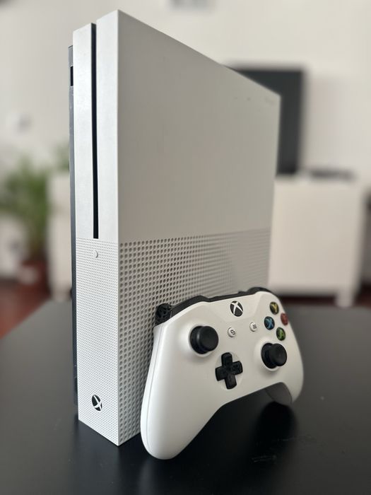 Xbox One S 1TB | Excelente Estado | Comando + 2 Baterias Extra