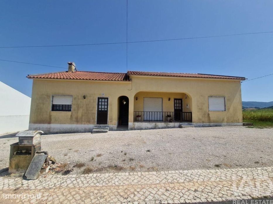 Casa / Villa T4 em Lamas e Cercal de 138 m2