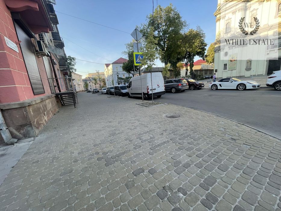 Продаж комерційного приміщення вул. Листопадова