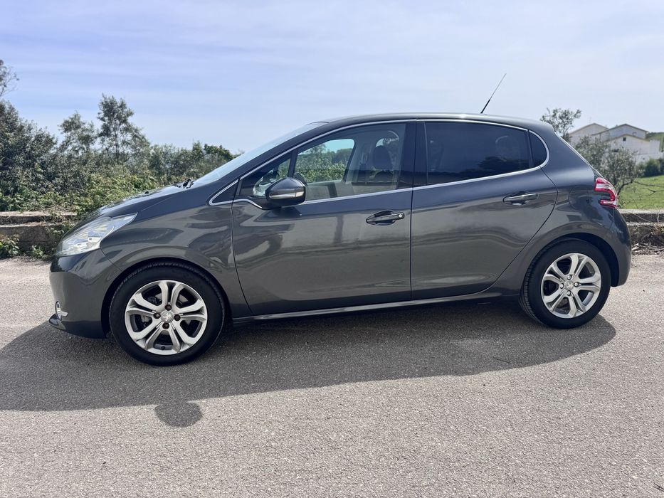 PEUGEOT 208 1.2  allure de 2015 nacional garantia de 18 meses