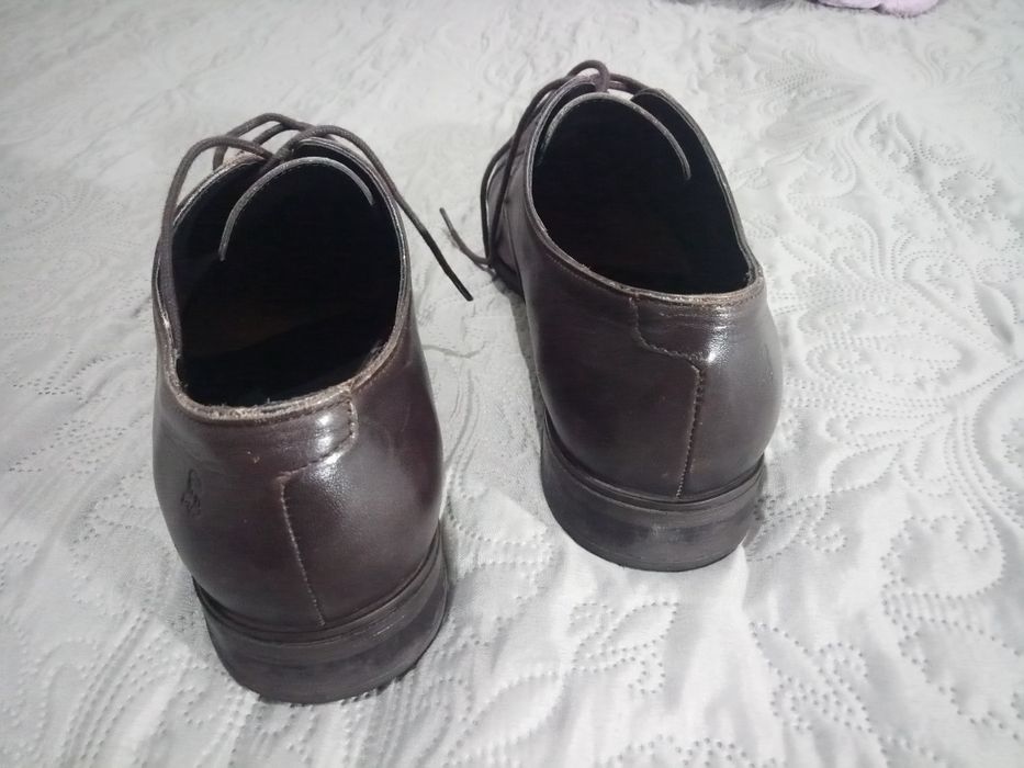 Sapatos pele castanho
