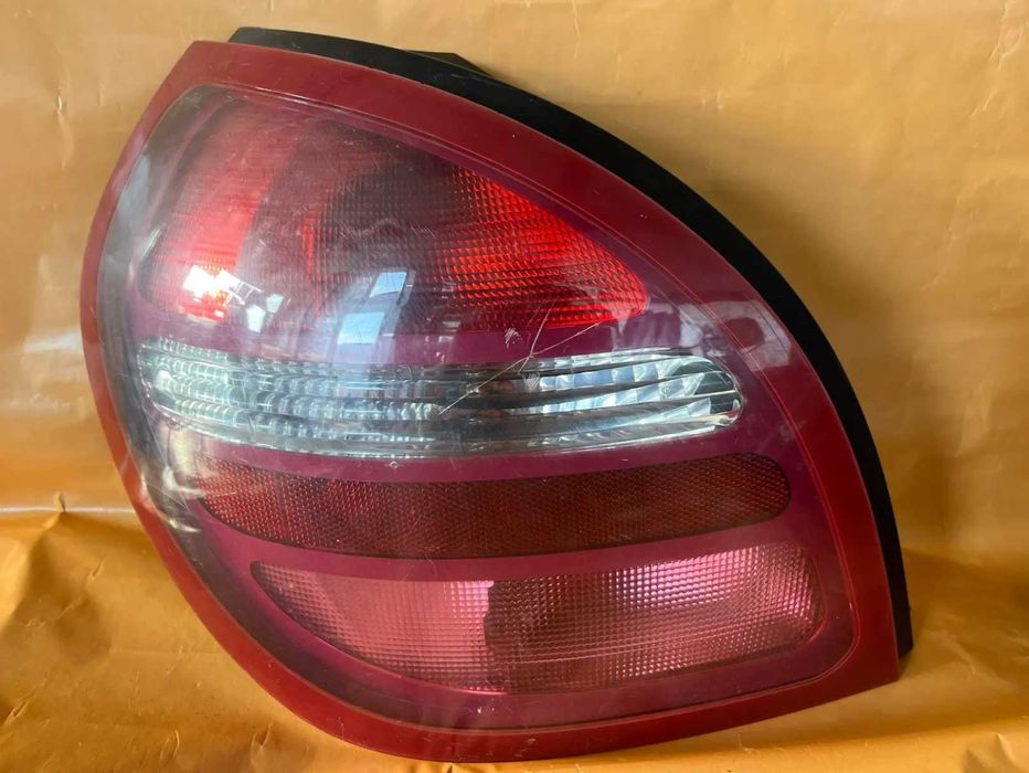 Farolim Traseiro Esquerdo Nissan Almera II (N16) 26555-BN026