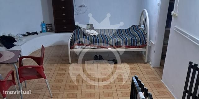 Prédio com Habitação e Comercio