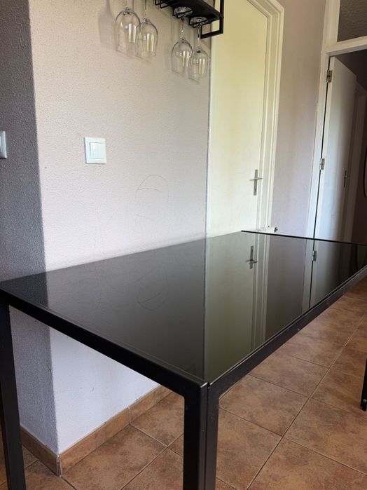 Mesa de jantar preta vidro