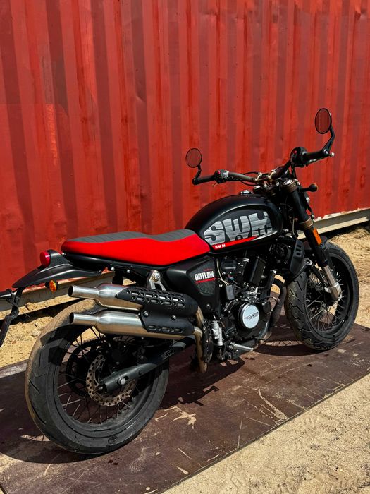 SWM 125 ccm Scrambler Café Racer wtrysk katB