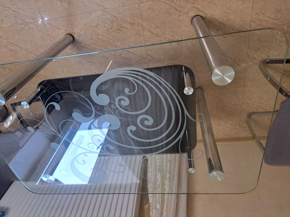 Стіл кухонний скляний