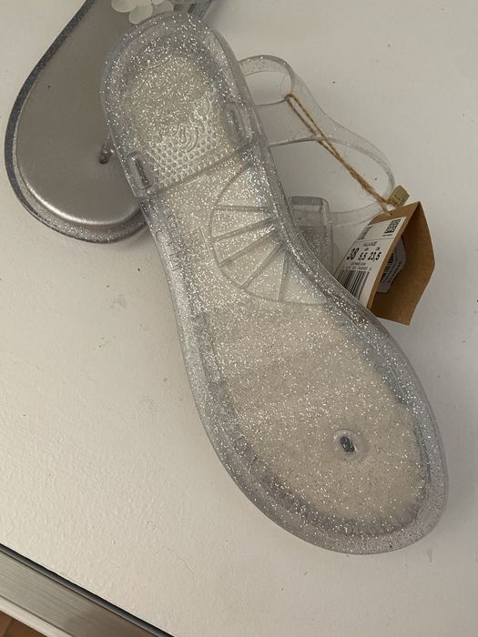 Sandalias novas com brilho
