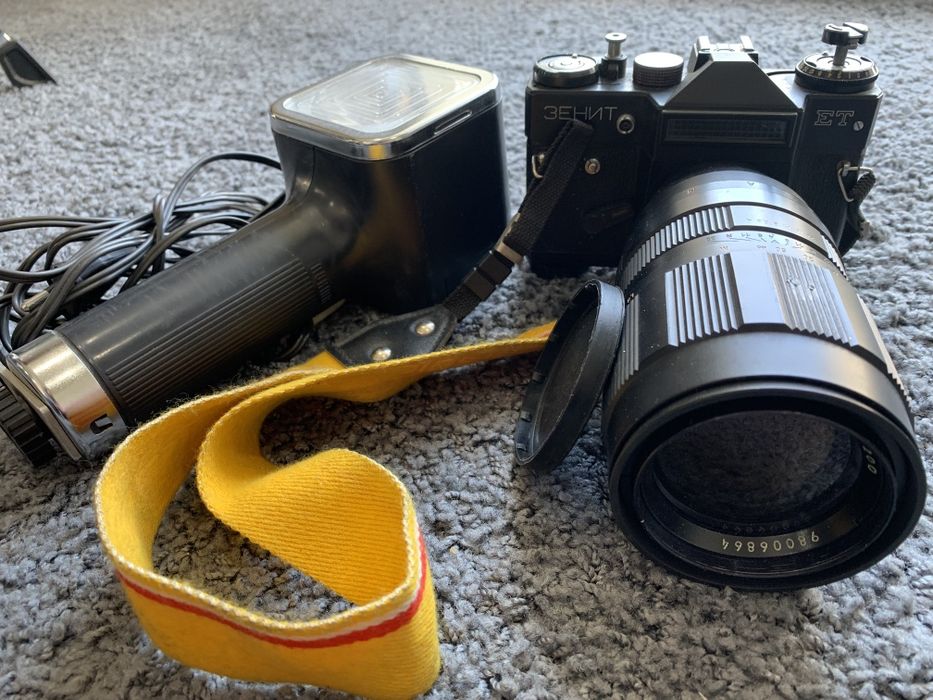 Aparat Zenit ET + obiektyw Jupiter 21M + lampa