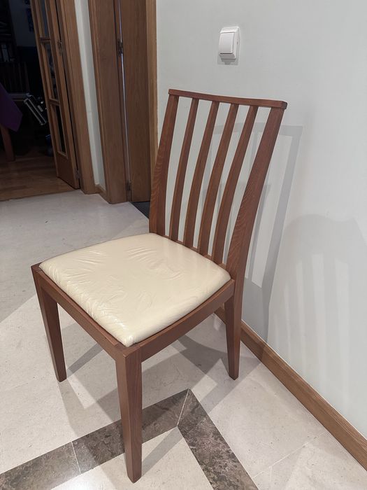 Mesa cerejeira e 6 cadeias