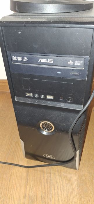 Torre  com Monitor incluido