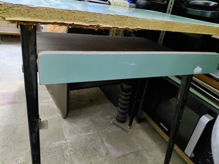 Mesa pequena,antiga das escolas