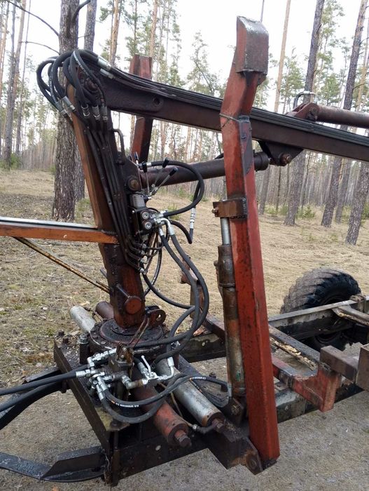 Прицеп з маніпулятором.